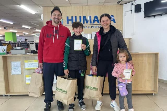 Am Ajutat 8 Familii cu Îmbrăcăminte